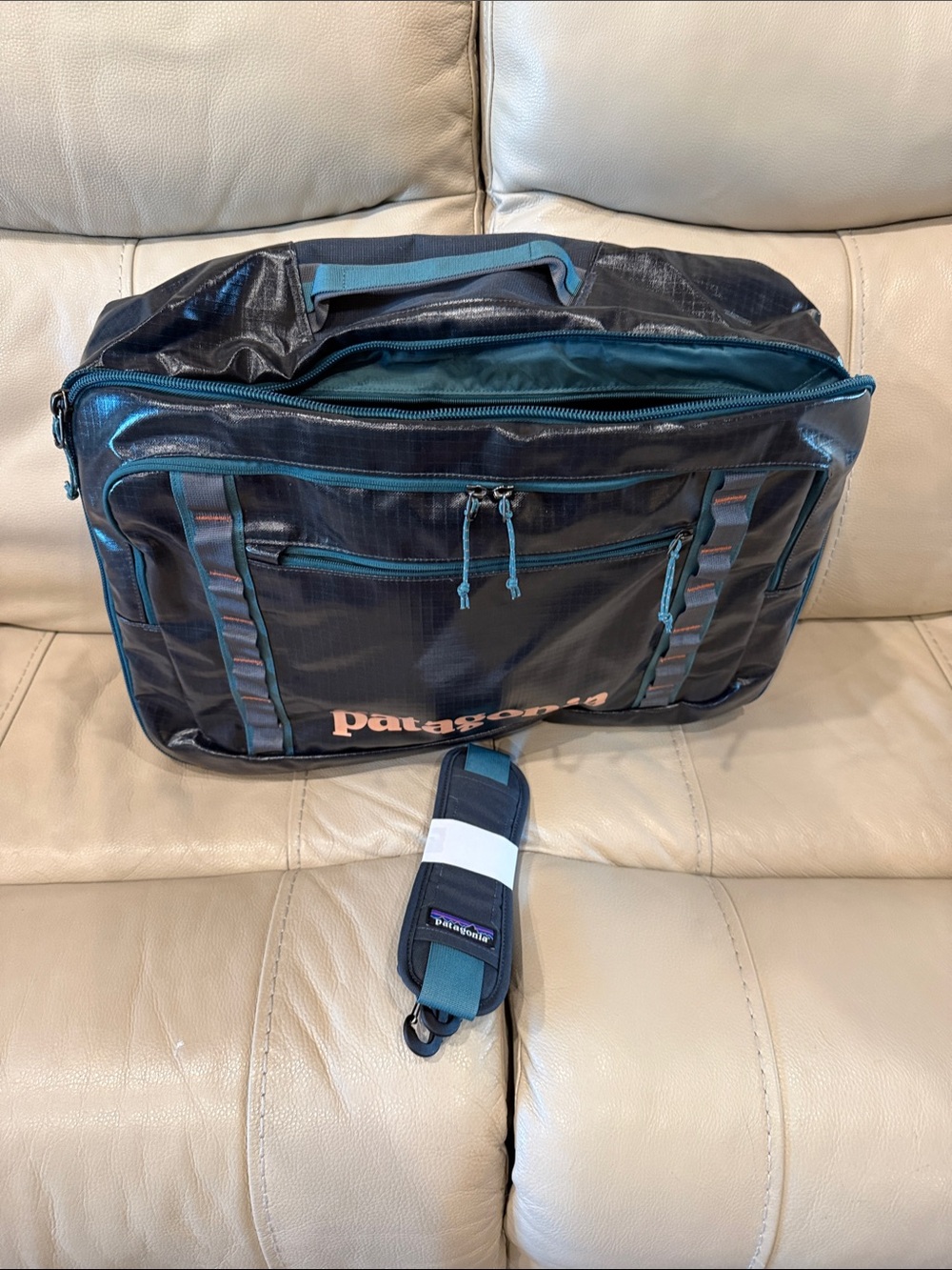 Patagonia Black Hole Laptop Briefcase Bag Black Teal - NWOT